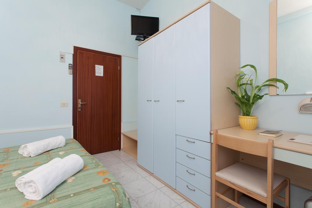 Hotel Santa Martina Вила Марина Стая снимка