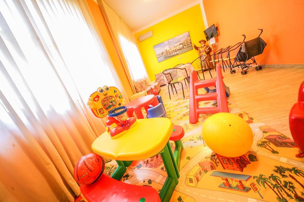 Hotel Santa Martina Вила Марина Екстериор снимка