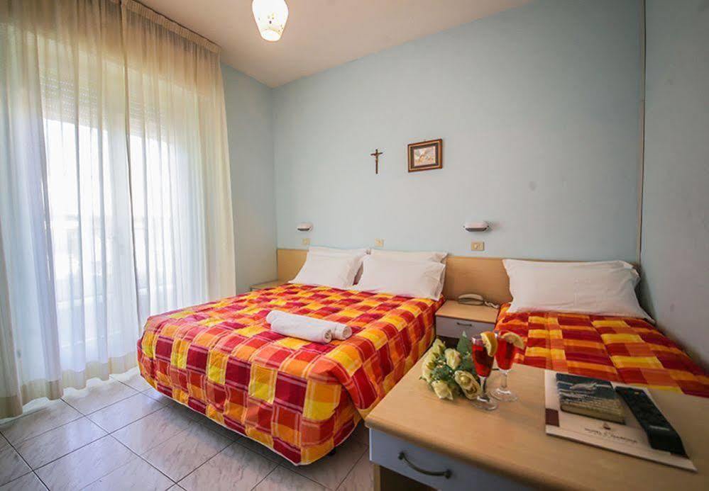Hotel Santa Martina Вила Марина Екстериор снимка