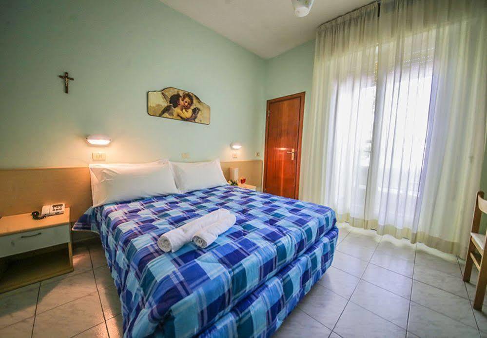 Hotel Santa Martina Вила Марина Екстериор снимка